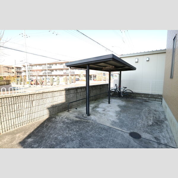 現地周辺 (駐輪場)