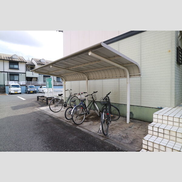 現地周辺 (駐輪場)