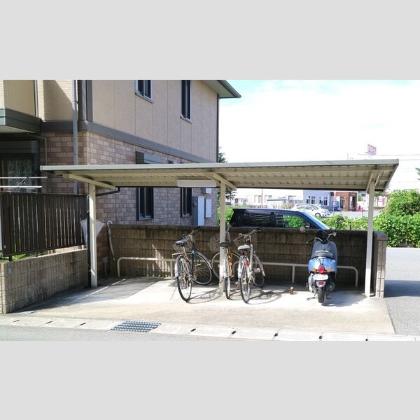 現地周辺 (駐輪場)