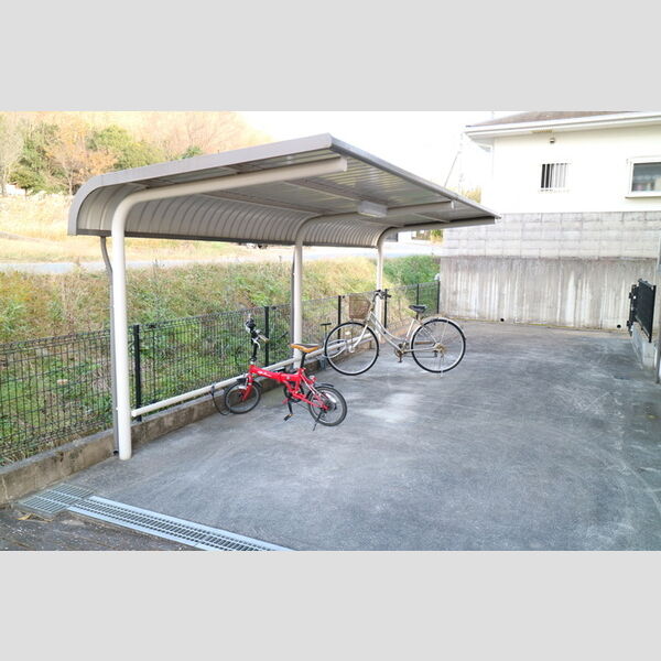 現地周辺 (駐輪場)