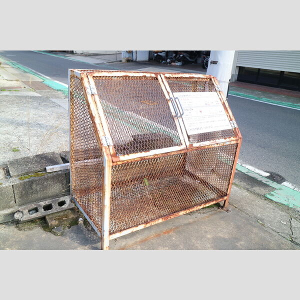 現地周辺 (敷地内ゴミ置場)