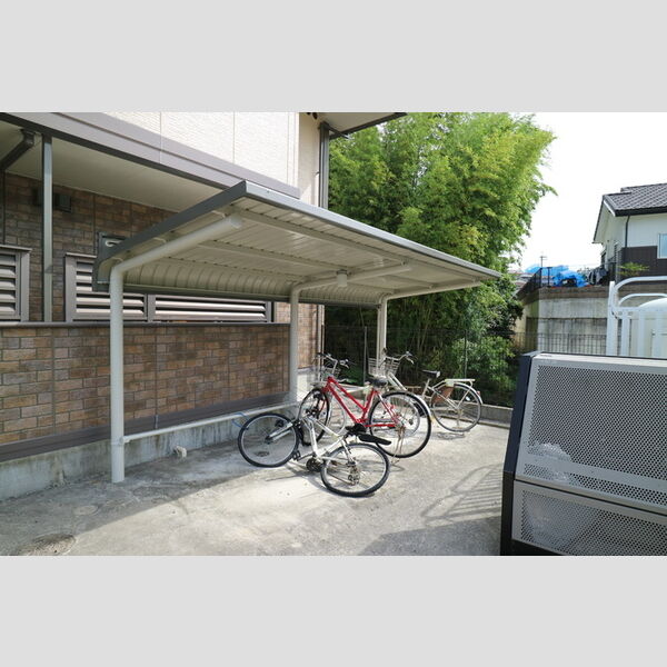 現地周辺 (駐輪場)