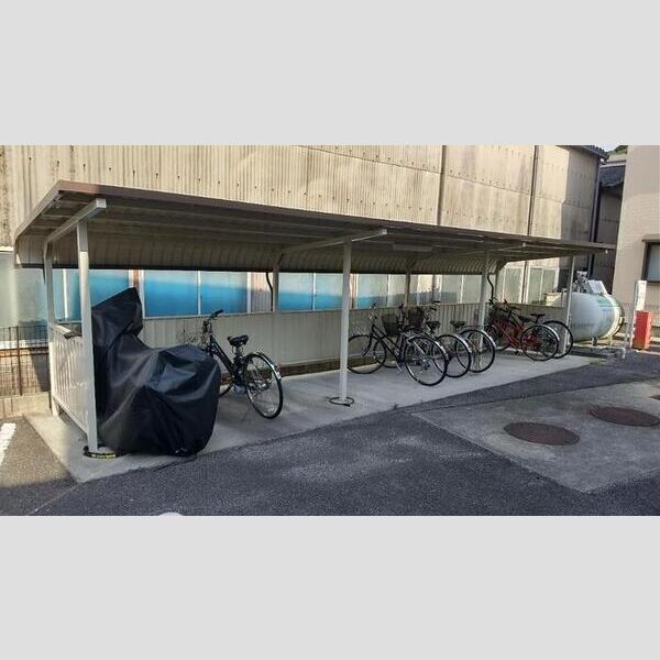 現地周辺 (駐輪場)