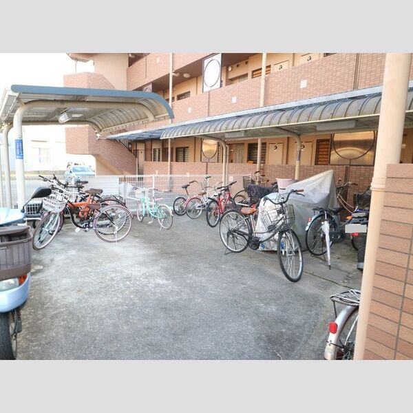 現地周辺 (駐輪場)