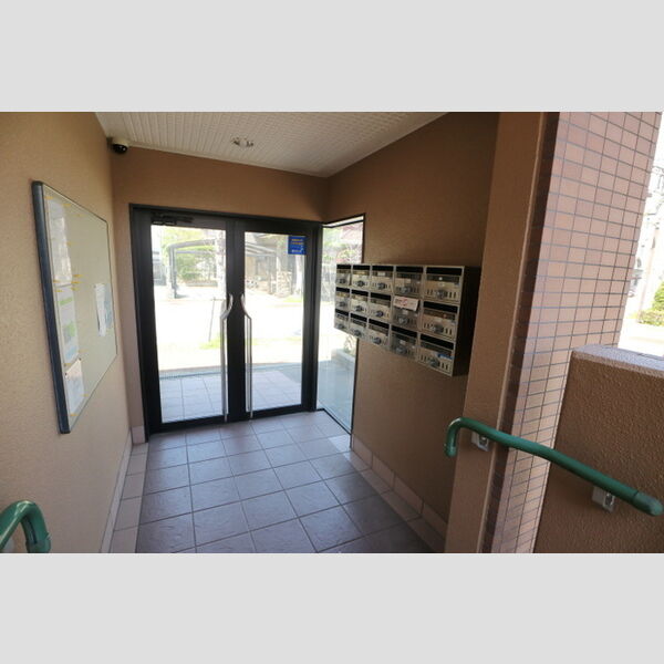 エントランス (エントランス)