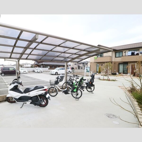 現地周辺 (駐輪場)