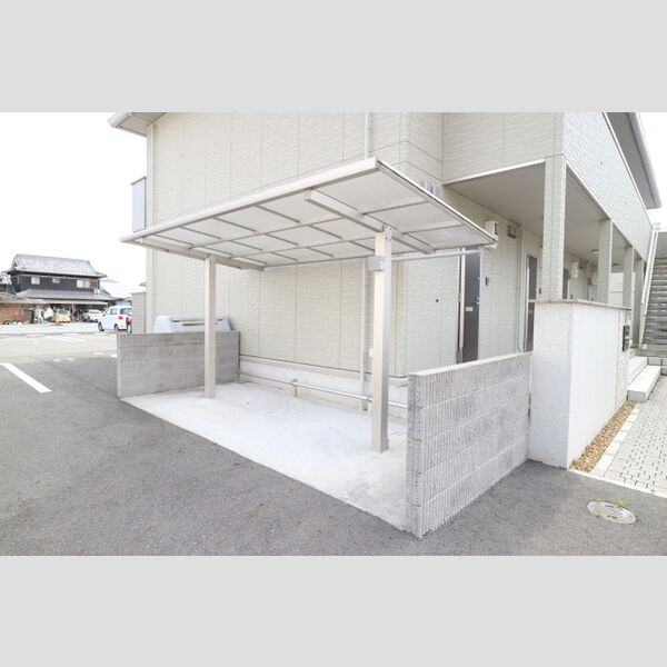 現地周辺 (駐輪場)