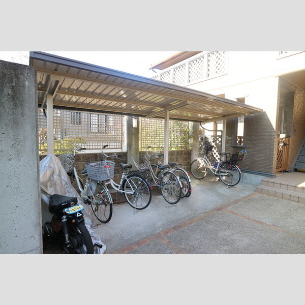 現地周辺 (駐輪場)