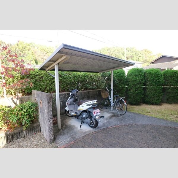 現地周辺 (駐輪場)