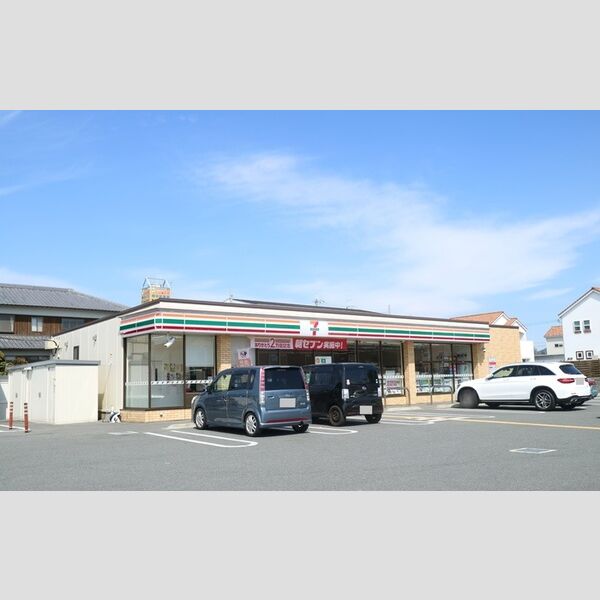 現地周辺 (セブンイレブン社梶原店)