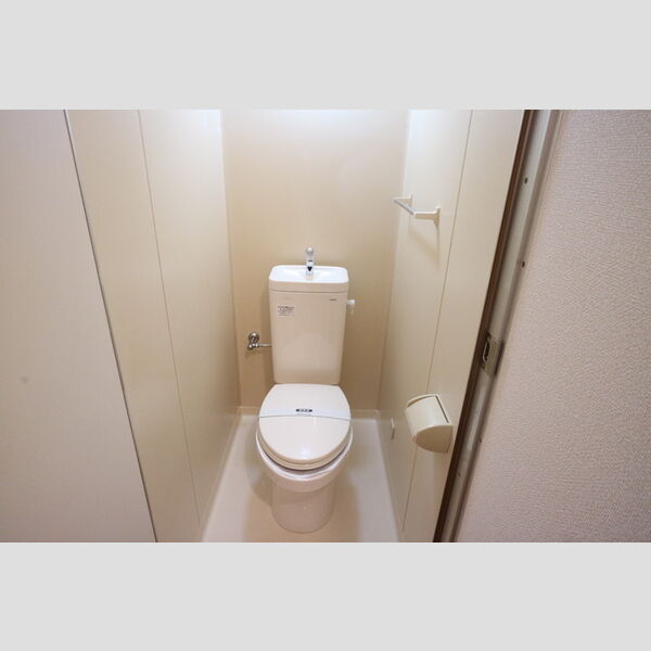 トイレ (トイレ)