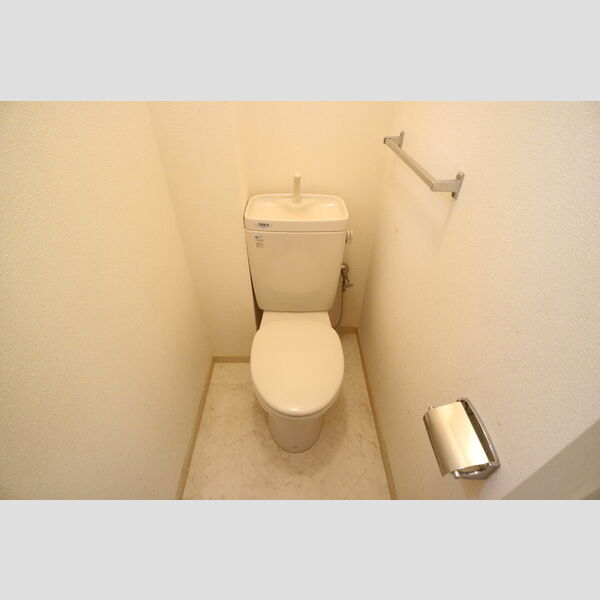 トイレ (トイレ)