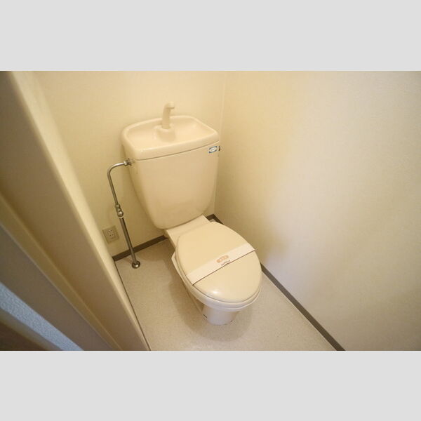 トイレ (トイレ)