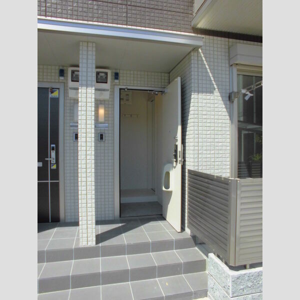 玄関 (エントランス)