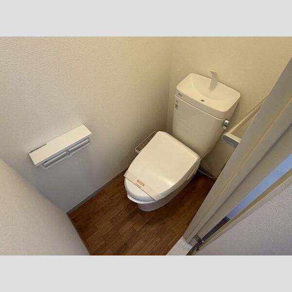 トイレ (トイレ)