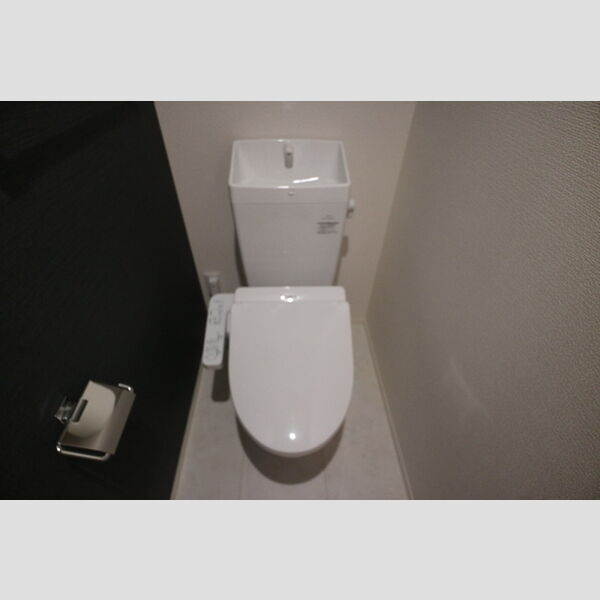 トイレ (温水洗浄暖房便座)