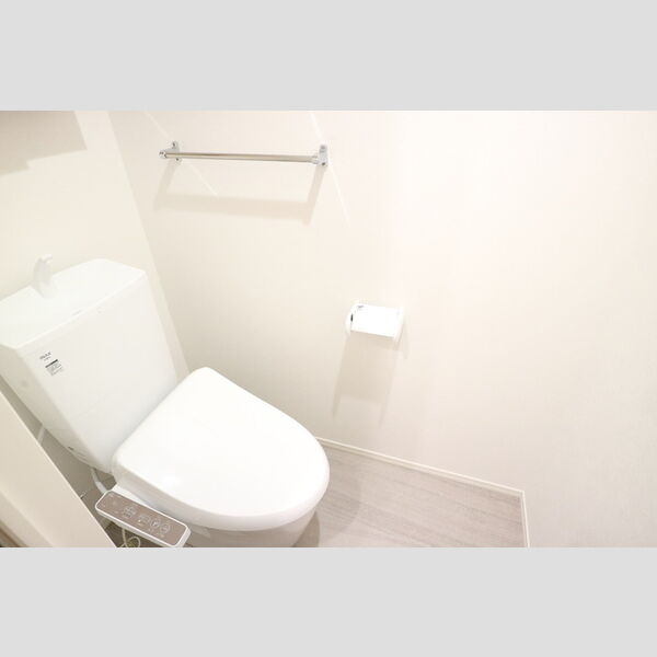 トイレ (温水洗浄暖房便座)