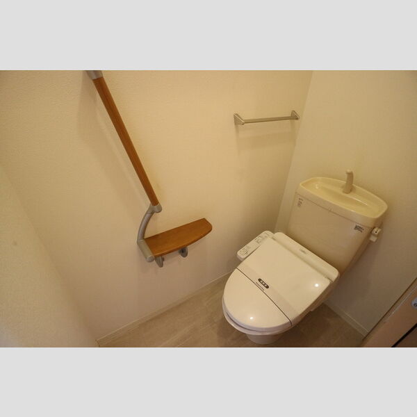 トイレ (温水洗浄暖房便座)