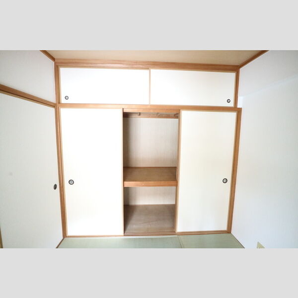 収納 (押入)