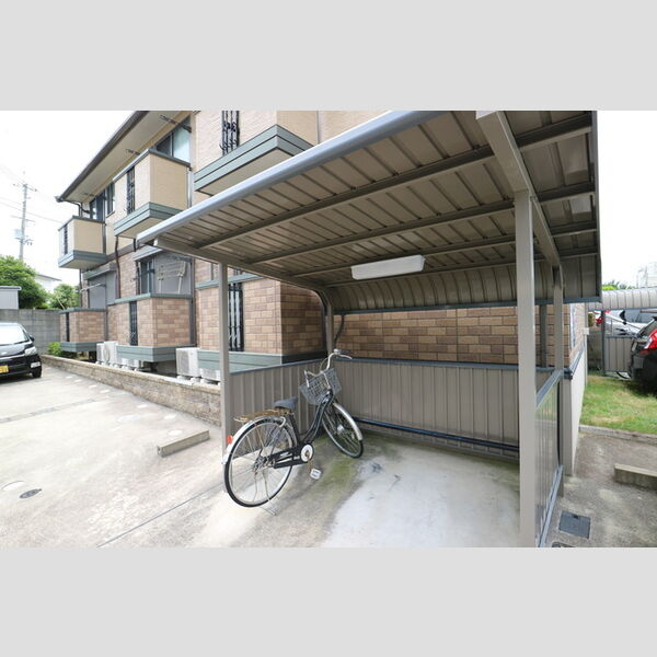 現地周辺 (駐輪場)