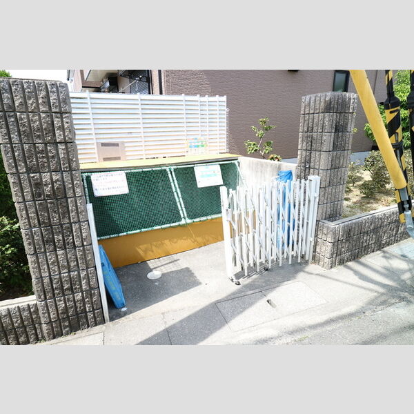 現地周辺 (ゴミ置き場)