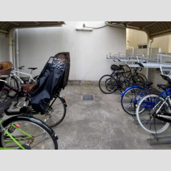 現地周辺 (駐輪場)