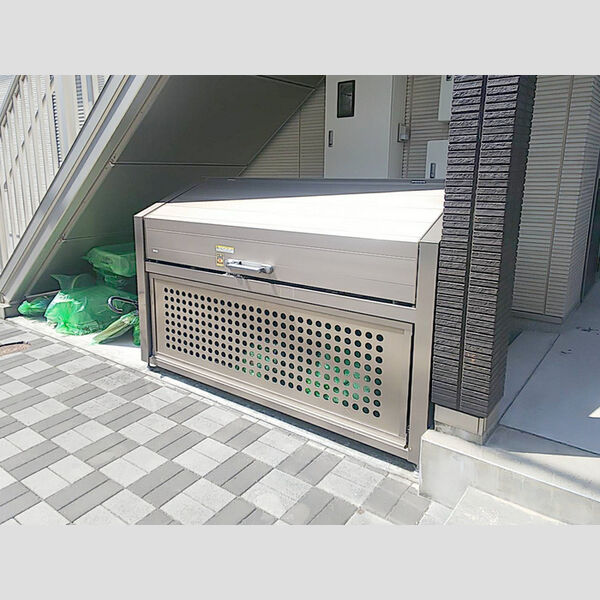 現地周辺 (ゴミ置き場)