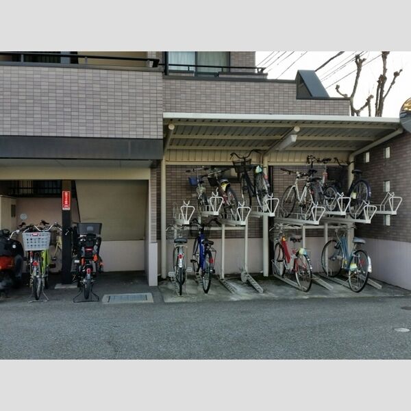 現地周辺 (駐輪場)