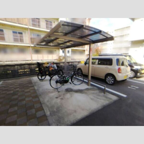 現地周辺 (駐輪場)