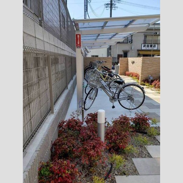 現地周辺 (駐輪場)