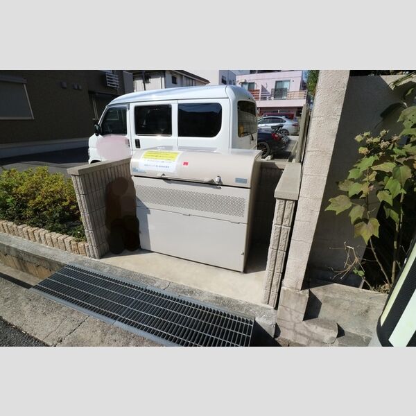 現地周辺 (ゴミ置き場)