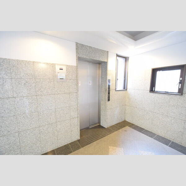 現地周辺 (エレベーター)