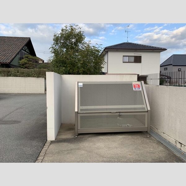 現地周辺 (ごみ置き場)