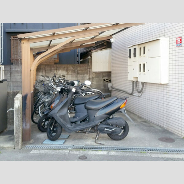 現地周辺 (駐輪場)