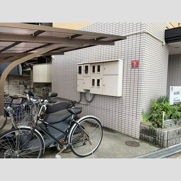 現地周辺 (駐輪場)