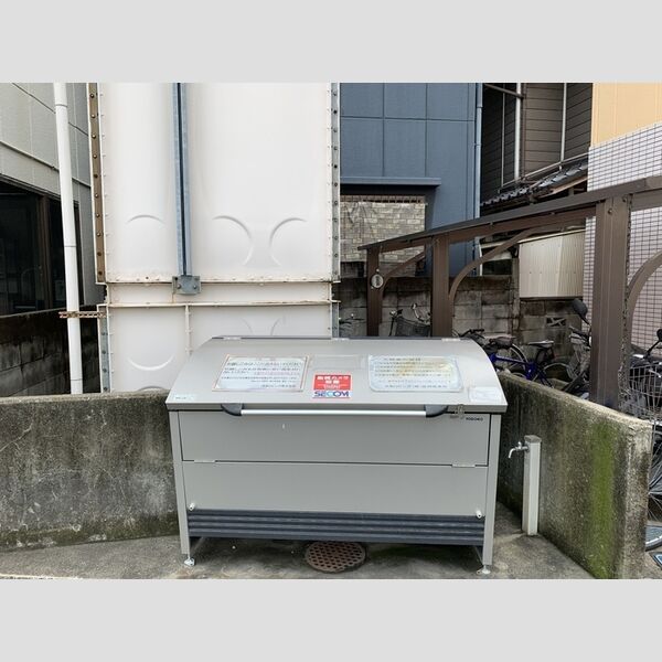 現地周辺 (ごみ置き場)