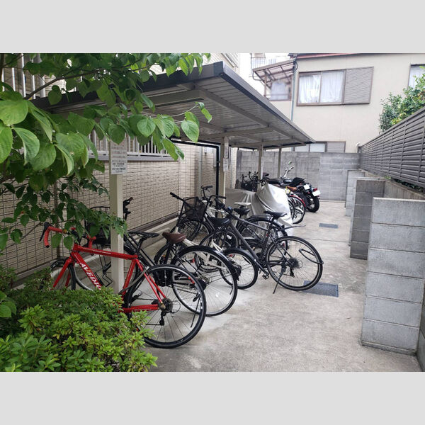 現地周辺 (駐輪場)