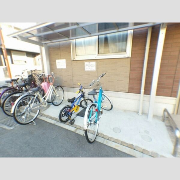 現地周辺 (駐輪場)