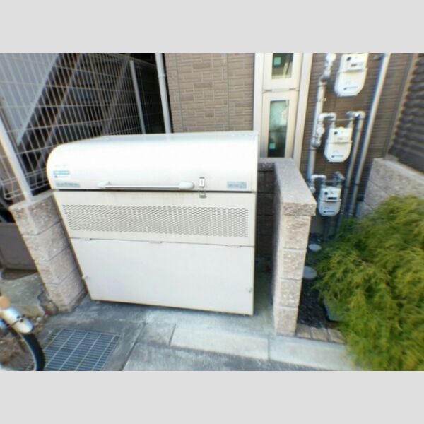 現地周辺 (ごみ置き場)