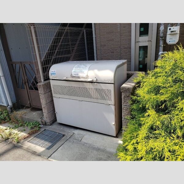 現地周辺 (ごみ置き場)