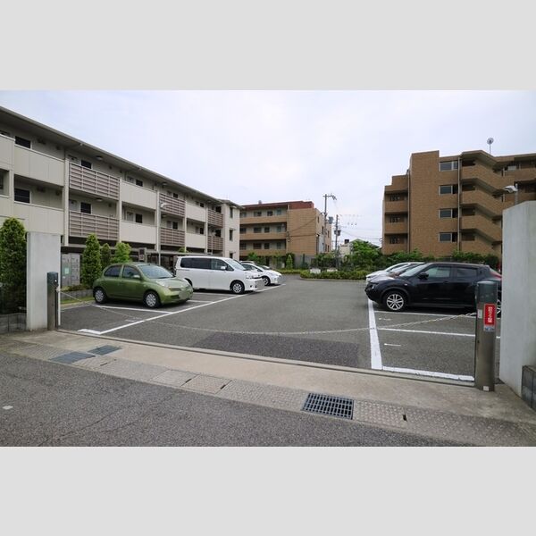 駐車場 (駐車場)