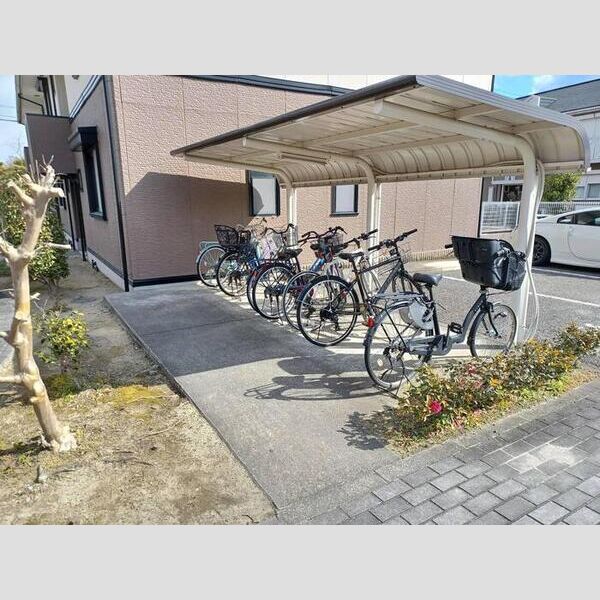 現地周辺 (駐輪場)