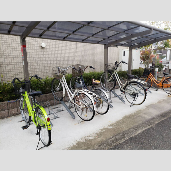 現地周辺 (駐輪場)