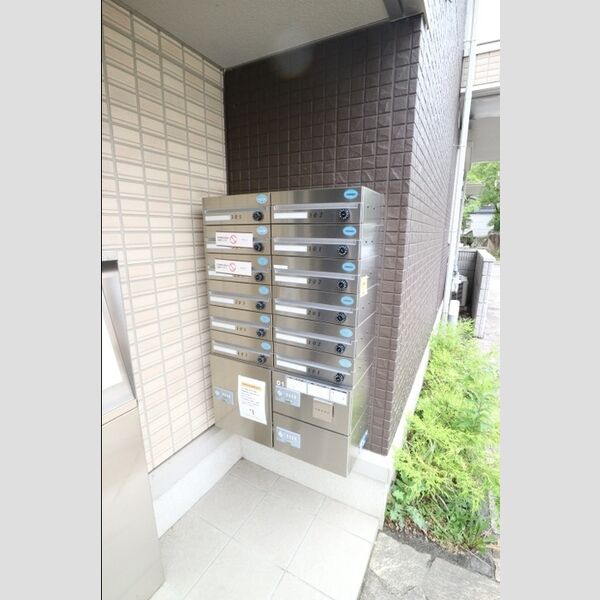 現地周辺 (LE LIEN ELEVER 郵便ポスト、宅配BOX)