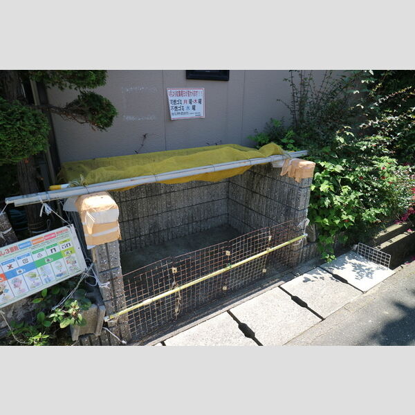 現地周辺 (ゴミ置場)