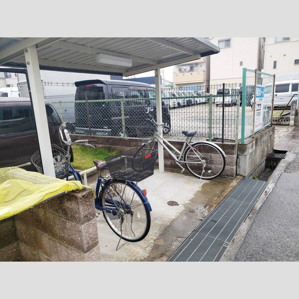 現地周辺 (駐輪場)
