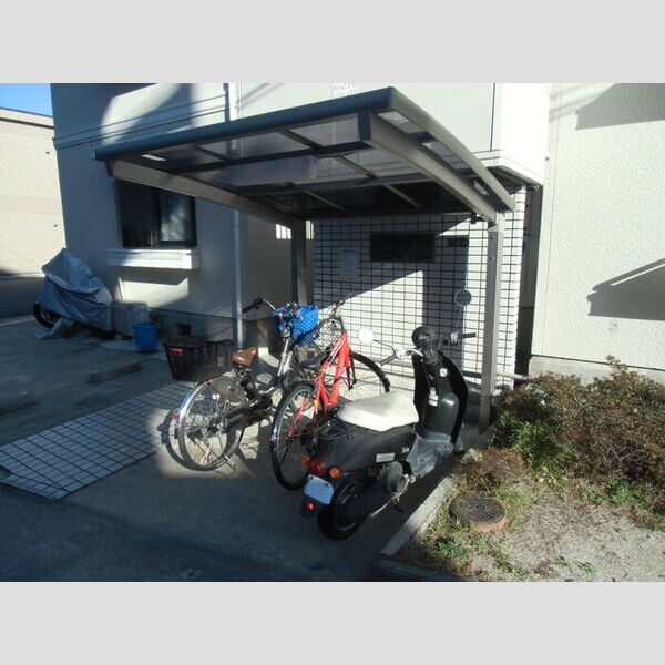 現地周辺 (駐輪場)