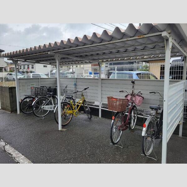現地周辺 (駐輪場)