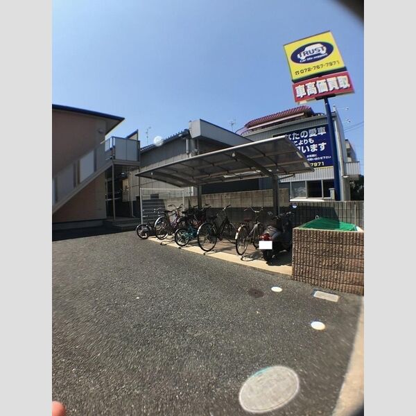 現地周辺 (駐輪場)