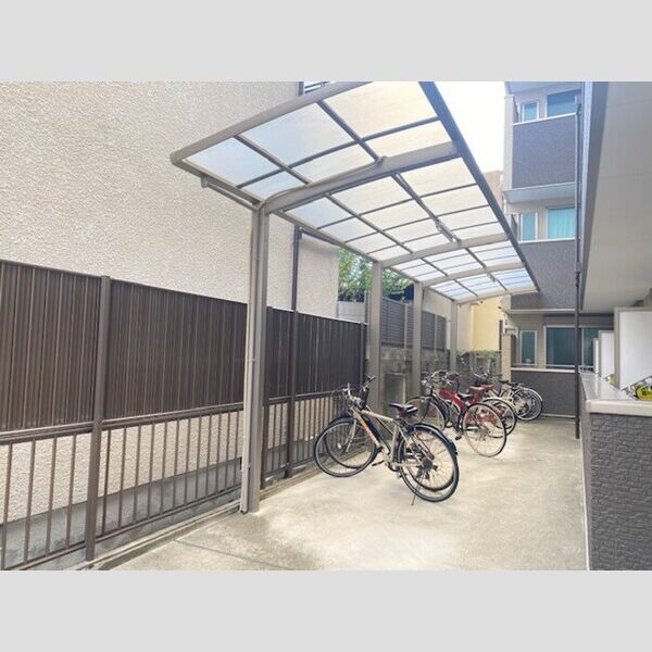 現地周辺 (駐輪場)